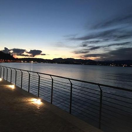 Апартаменти Doctor House Desenzano Дезенцано-дель-Гарда Екстер'єр фото