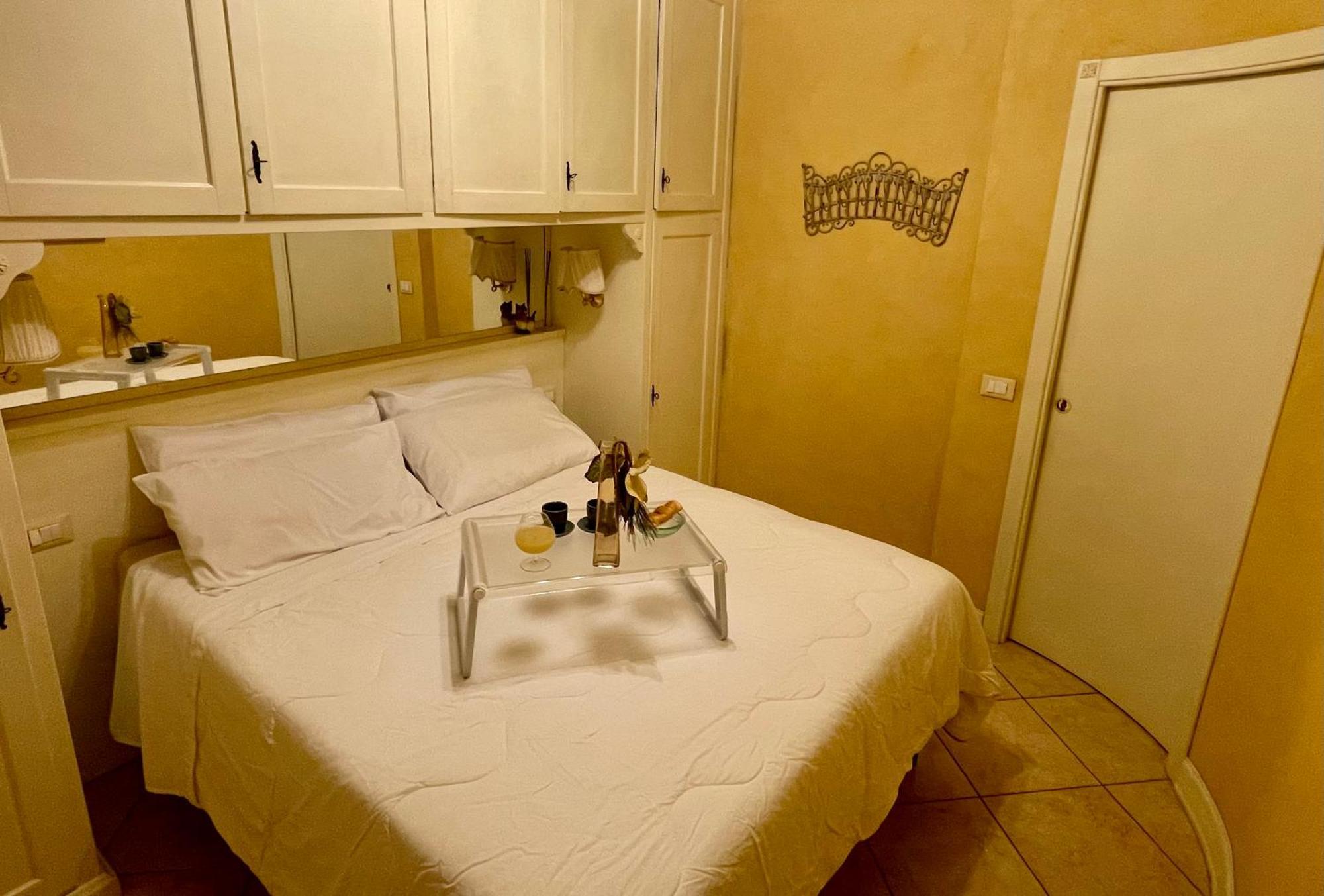 Апартаменти Doctor House Desenzano Дезенцано-дель-Гарда Екстер'єр фото