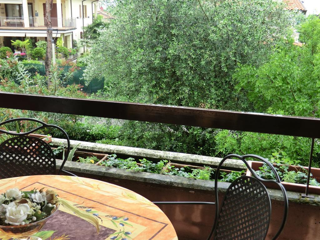 Апартаменти Doctor House Desenzano Дезенцано-дель-Гарда Екстер'єр фото