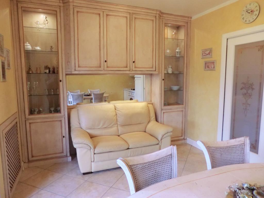 Апартаменти Doctor House Desenzano Дезенцано-дель-Гарда Екстер'єр фото