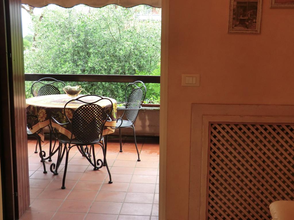 Апартаменти Doctor House Desenzano Дезенцано-дель-Гарда Екстер'єр фото
