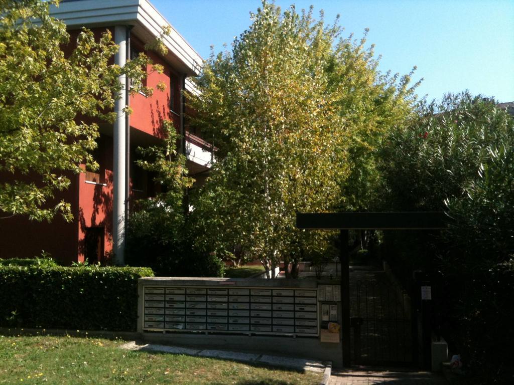 Апартаменти Doctor House Desenzano Дезенцано-дель-Гарда Екстер'єр фото