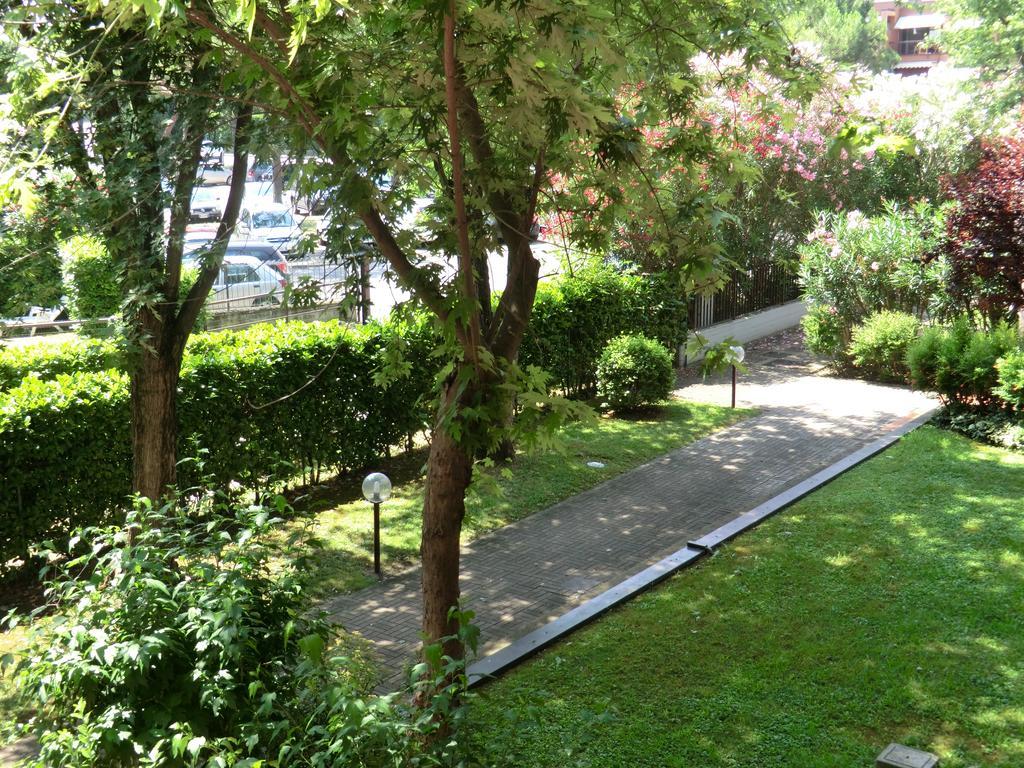 Апартаменти Doctor House Desenzano Дезенцано-дель-Гарда Екстер'єр фото