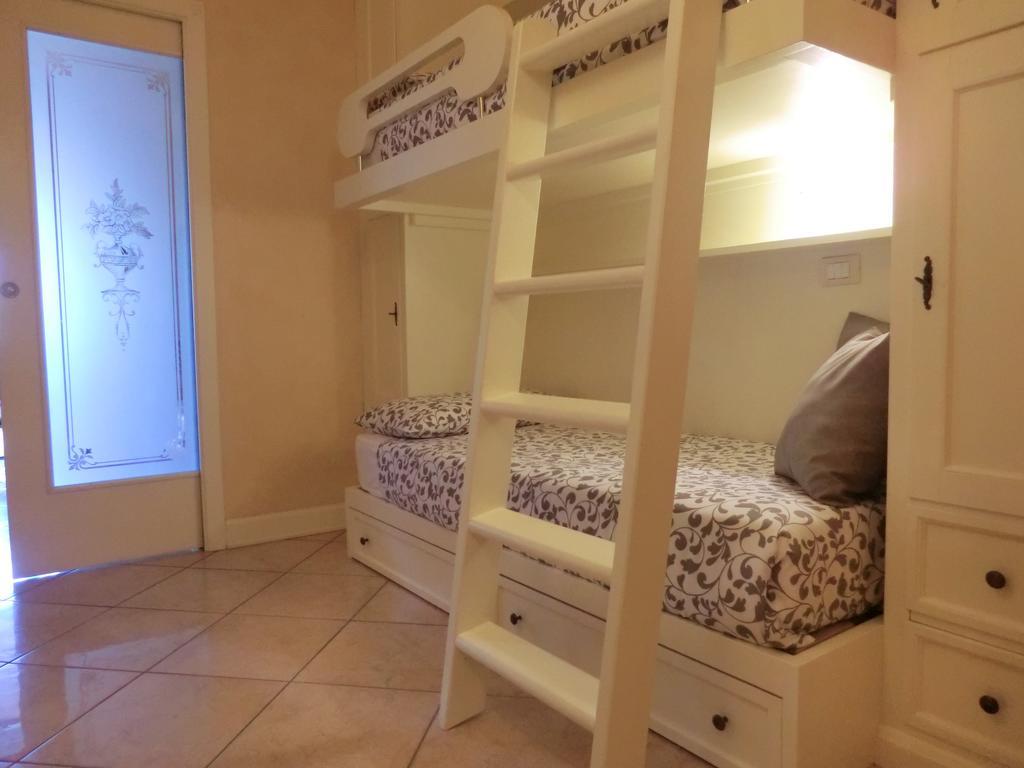 Апартаменти Doctor House Desenzano Дезенцано-дель-Гарда Екстер'єр фото