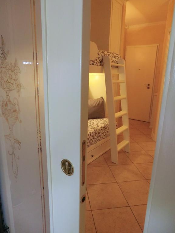 Апартаменти Doctor House Desenzano Дезенцано-дель-Гарда Екстер'єр фото